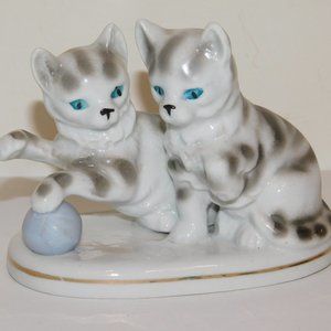 Gold Castle Chikusa Kitten Figurine Vintage Japan